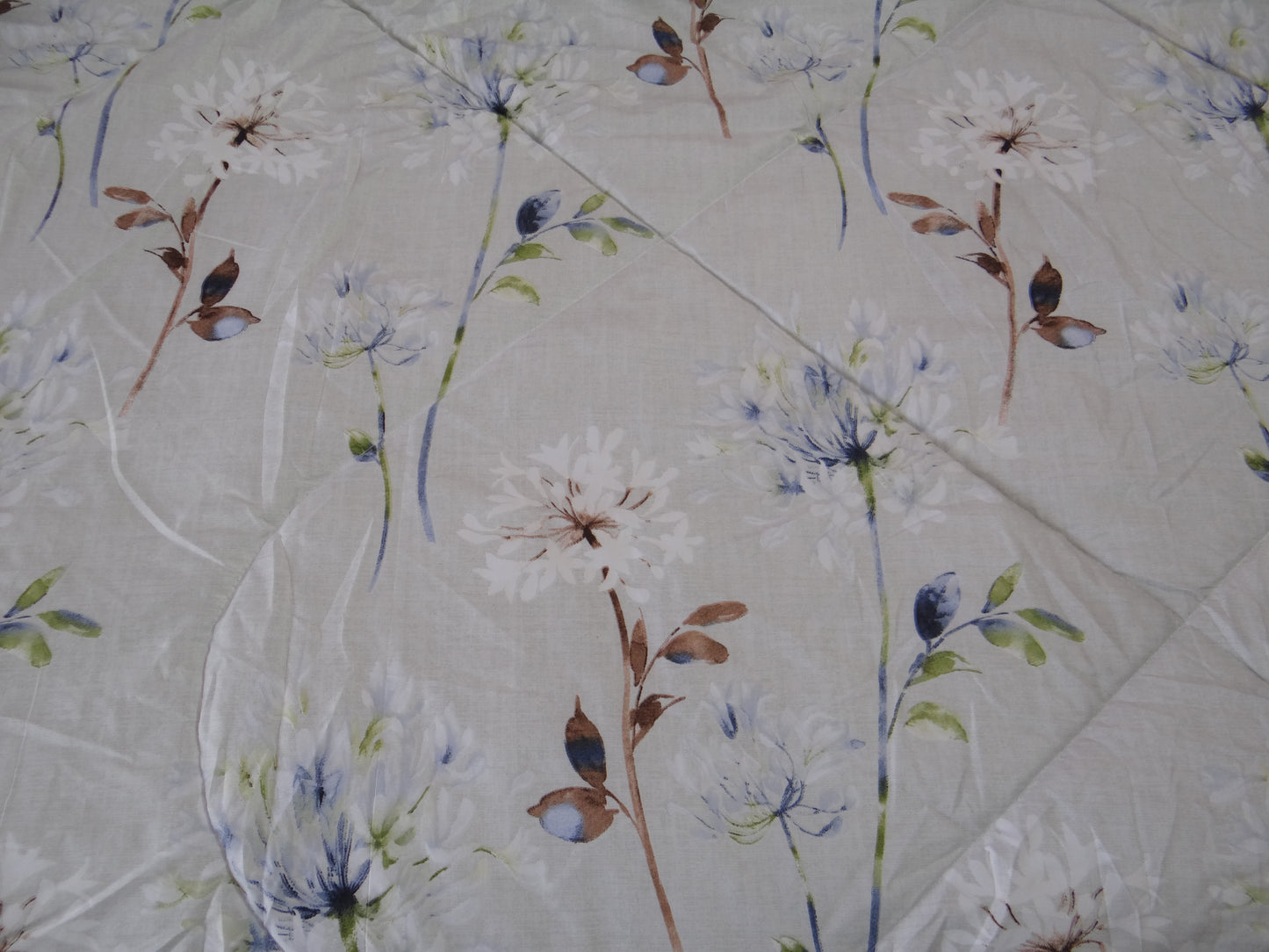 Ivory Whisper | Luxury Floral Comforter